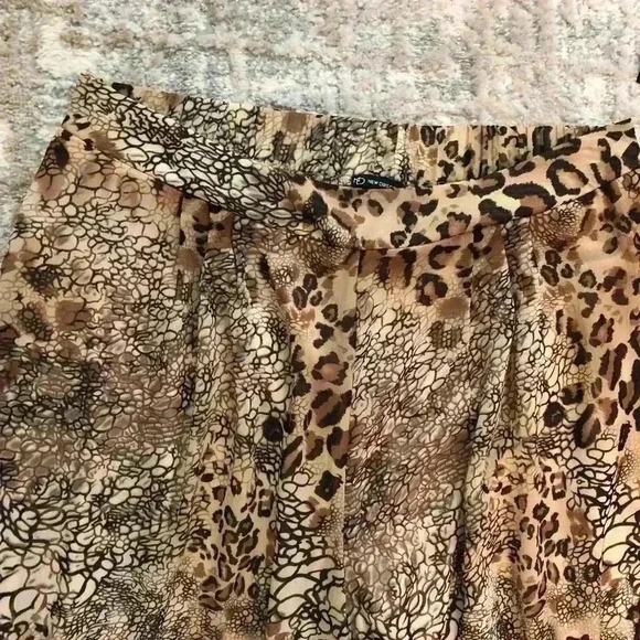 New Directions Mob Wife Women’s Small Brown/Tan Animal Print Palooza Pants - Picture 3 of 6
